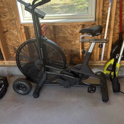 Titan Fitness Assault Bike