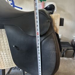 Cynron Dressage Saddle