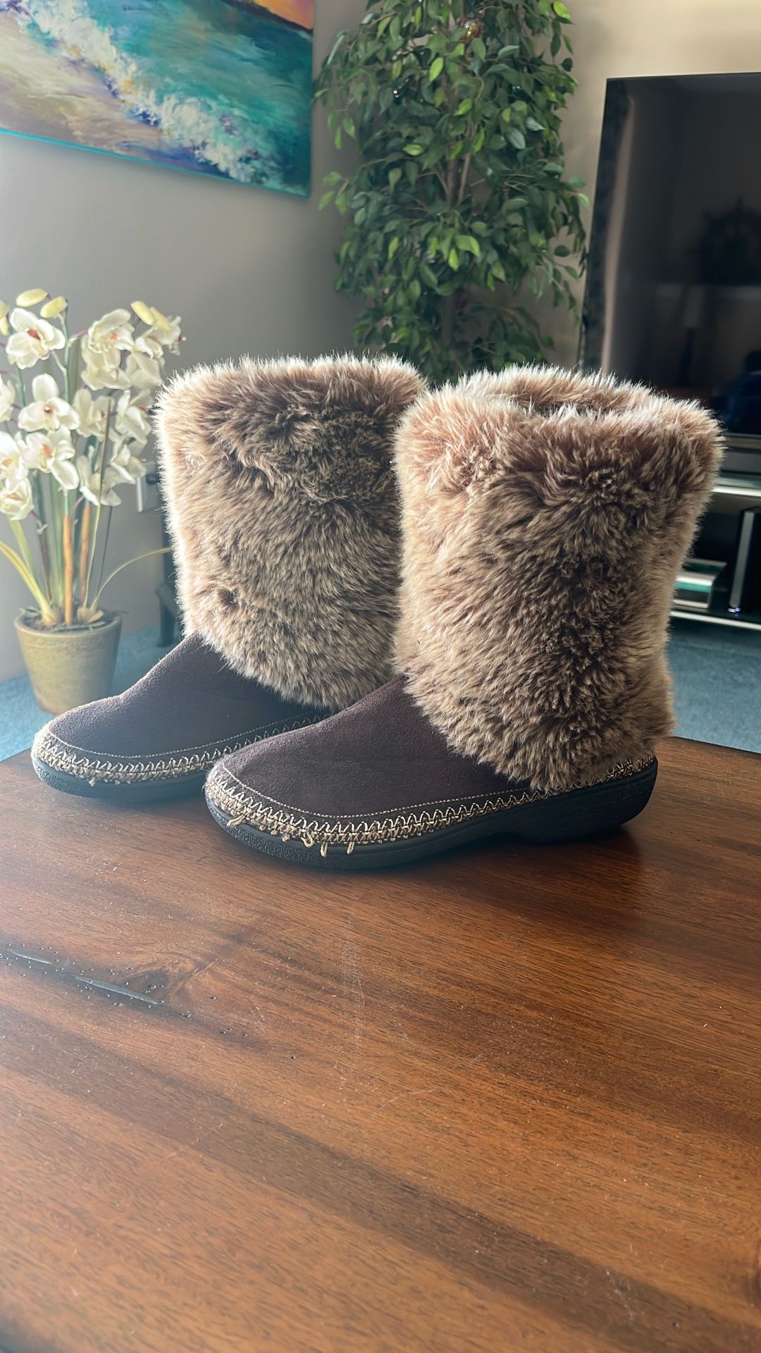 DARLING ISOTONER FAUX FUR BOOTS