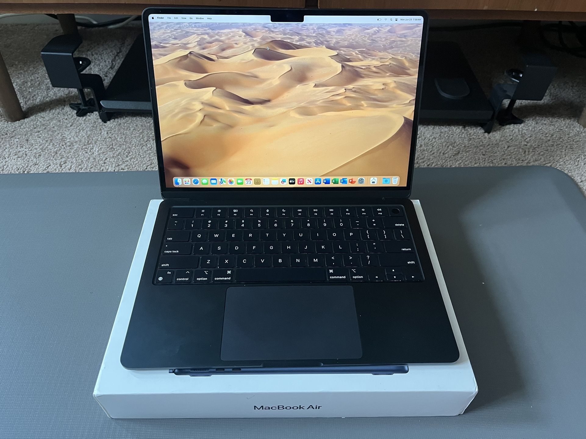 2024 M2 13.6” Macbook Air 8GB RAM/512GB Storage/Applecare Laptop Computer