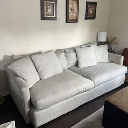 Cozy Modern Sofa – Light Gray Upholstery