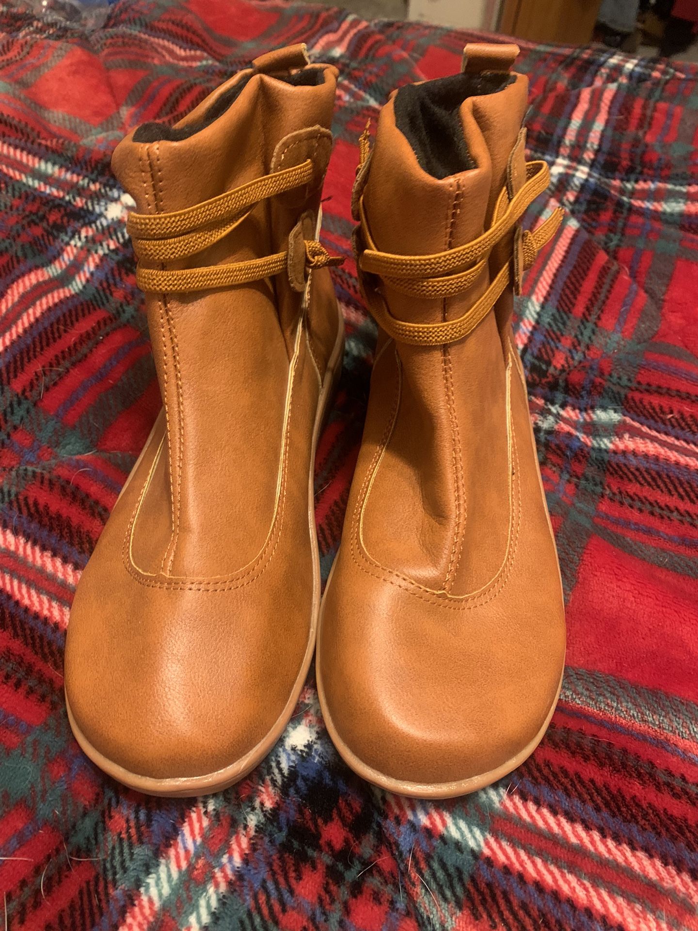 Boots- New -Never Worn Sz 8