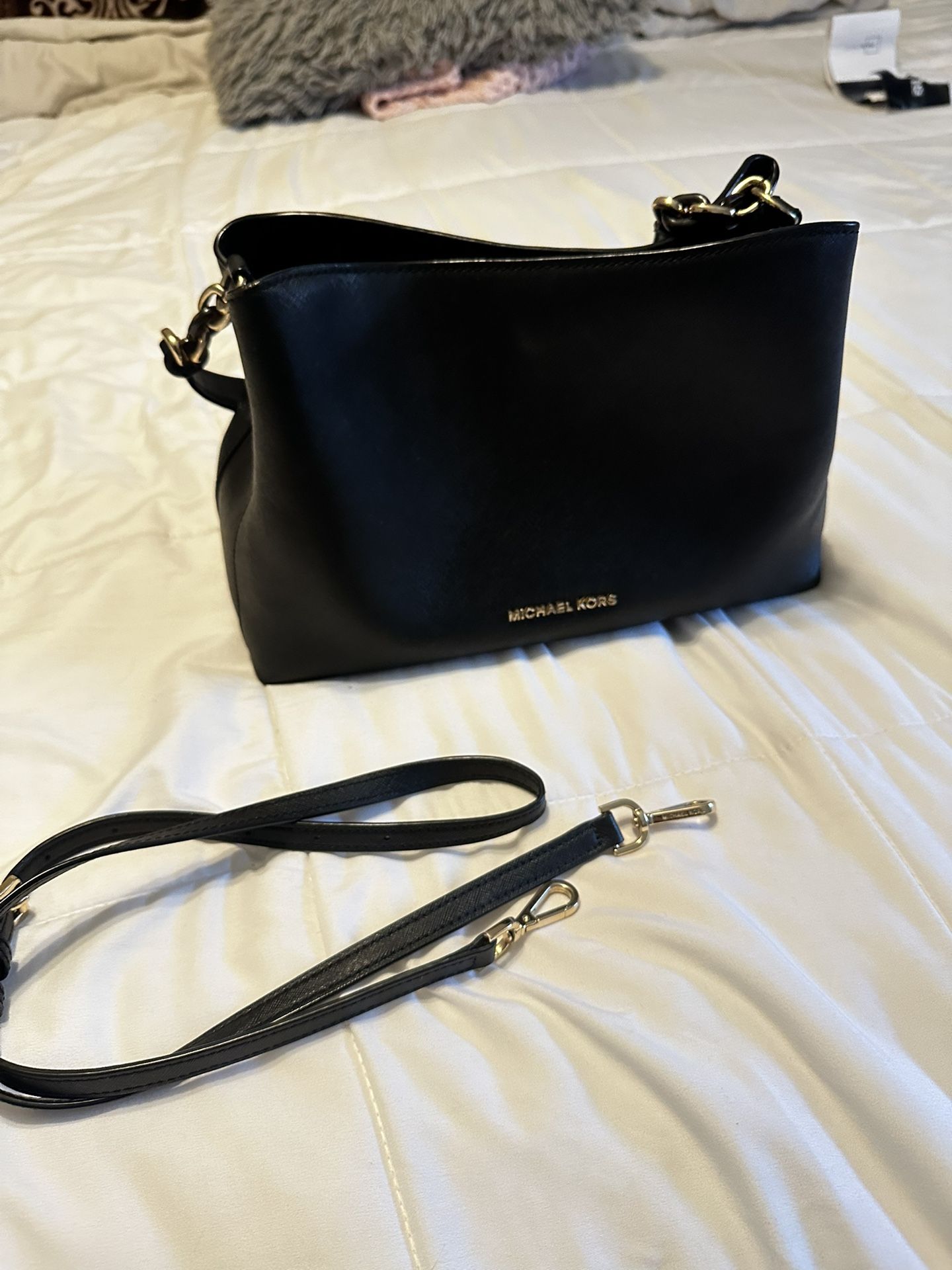 MICHAEL KORS PORTIA BLACK SAFFIANO LEATHER,GOLD CHAIN,CROSSBODY,SHOULDER BAG