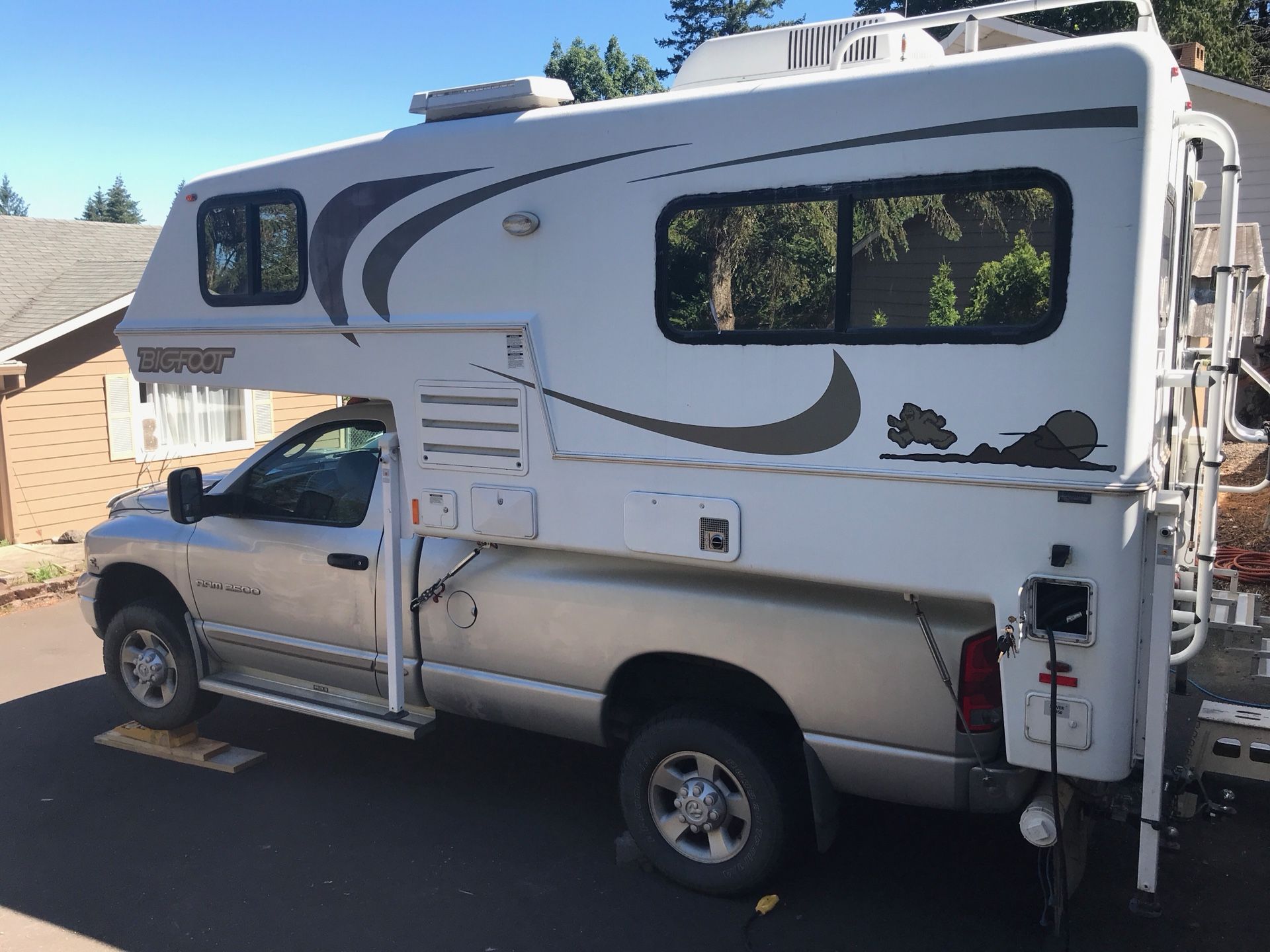 2008 Bigfoot Camper 2500 series