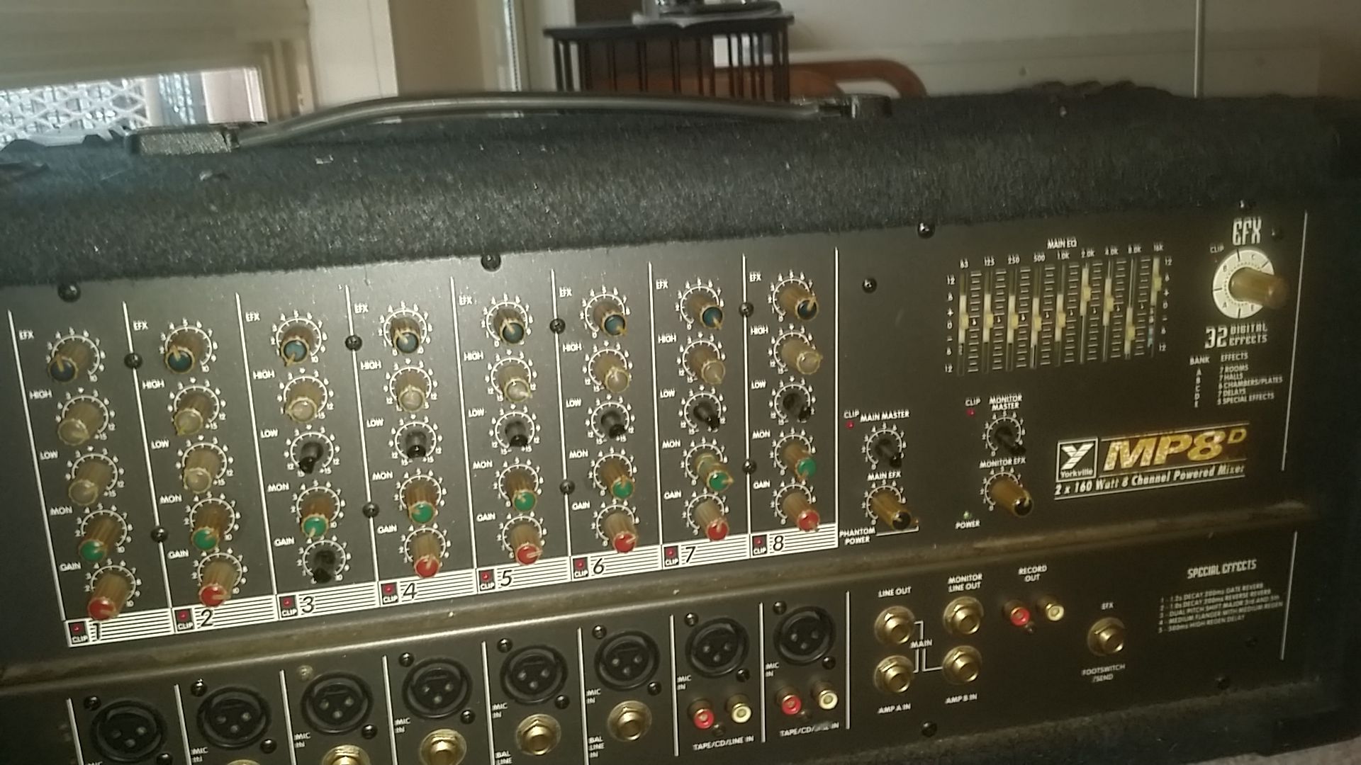 8 inputs mixer/Amp Yorkville