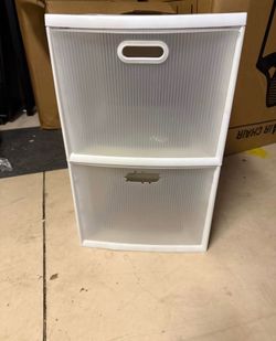 7 big plastic bins with lids and more