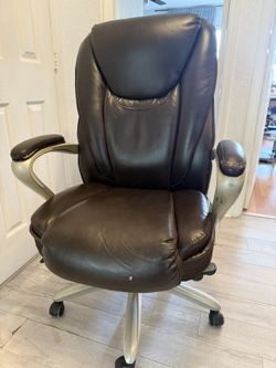 Brown Executive Office Chair – Functional with Cosmetic Wear