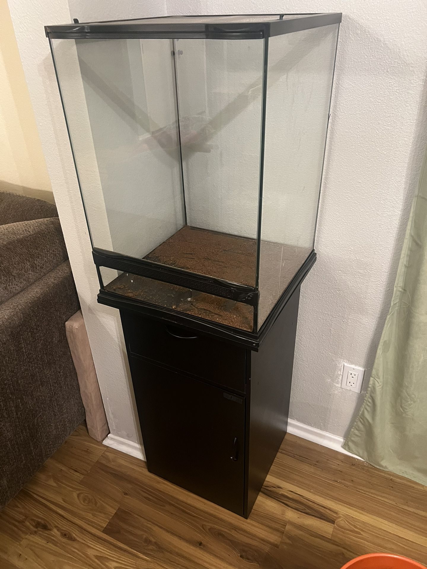 Zoo Med 18x18x24in Terrarium With Exo Terra Stand And Red Light $80 Obo