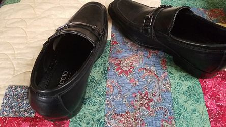 Boys dress shoes size 2