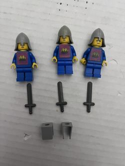 Lego 3 Yellow Castle Knights With Swords & Armor