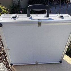 18" X 13.5" X 5.75" Metal Carrying Case with Locks , good for Drones, Tools etc.