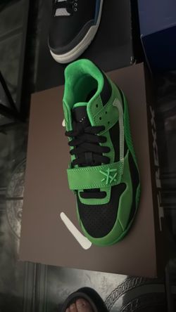 Jordan Nike SB’s Jordan-4 Jordan-3. Jordan 11s.  Nike dunk SB Air Force ones and many many more about 20 pairs.