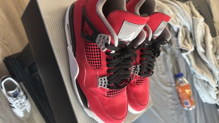 Jordan 4 toro