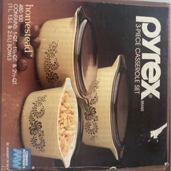 Pyrex casserole set