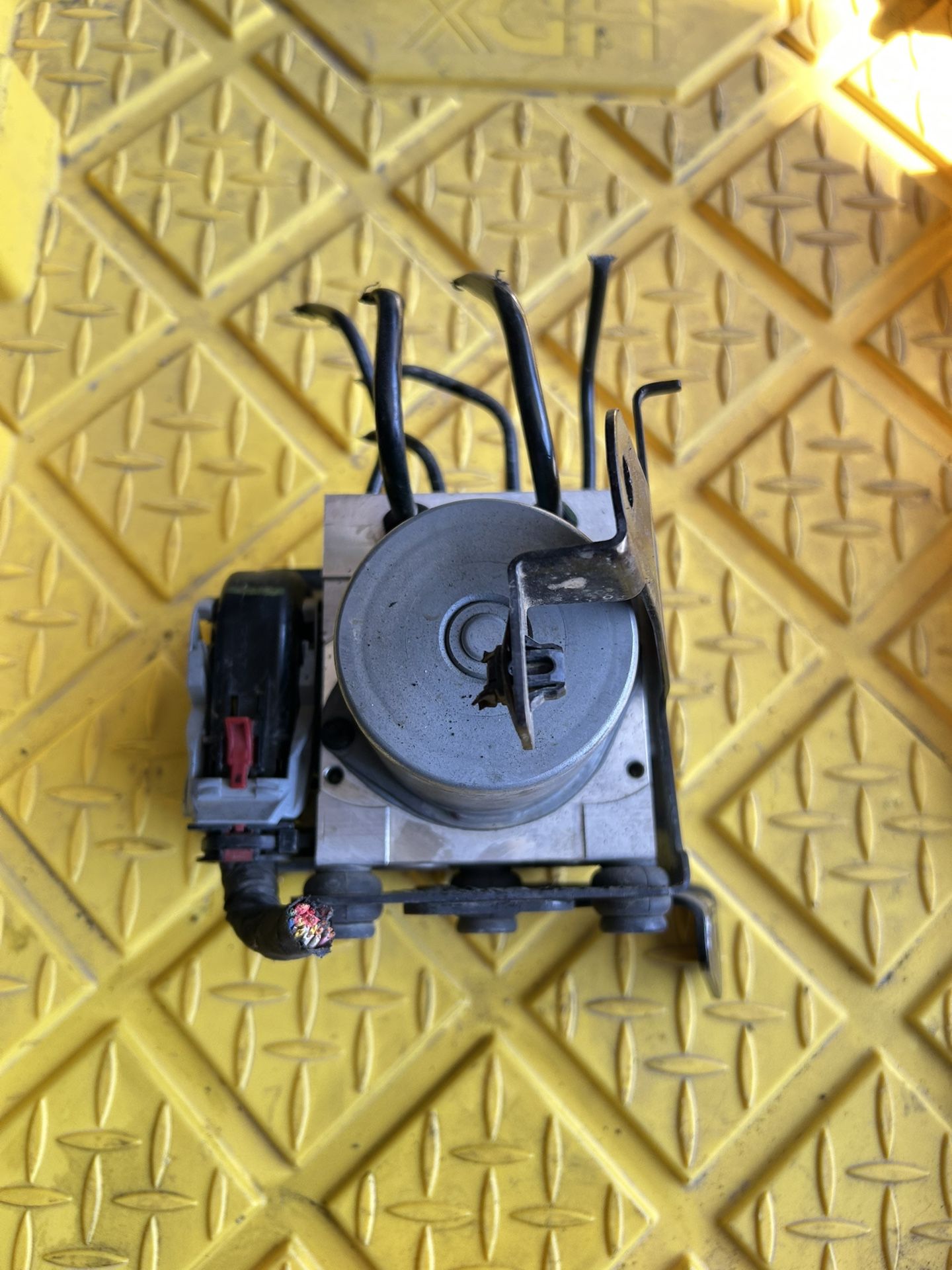 2014-2015 Hyundai Sonata 2.0 Turbo Abs Unit 