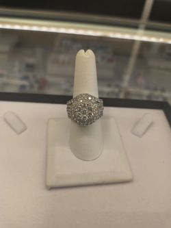 14k white gold diamond ring 10.6 grams size 9 layaway available 10%dwon if you interested please make sure you ask for Maribel thank you