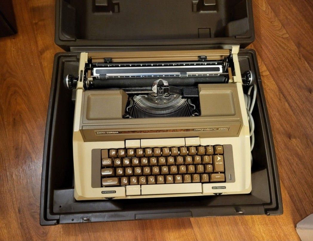 Smith-Corona Coronamatic 2500 Electric Typewriter