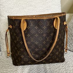 Louis Vuitton Neverfull MM Monogram + Pouch (Authentic w/ Entrupy COA)