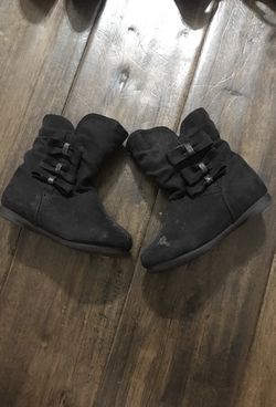 Size 6 girls boots suede