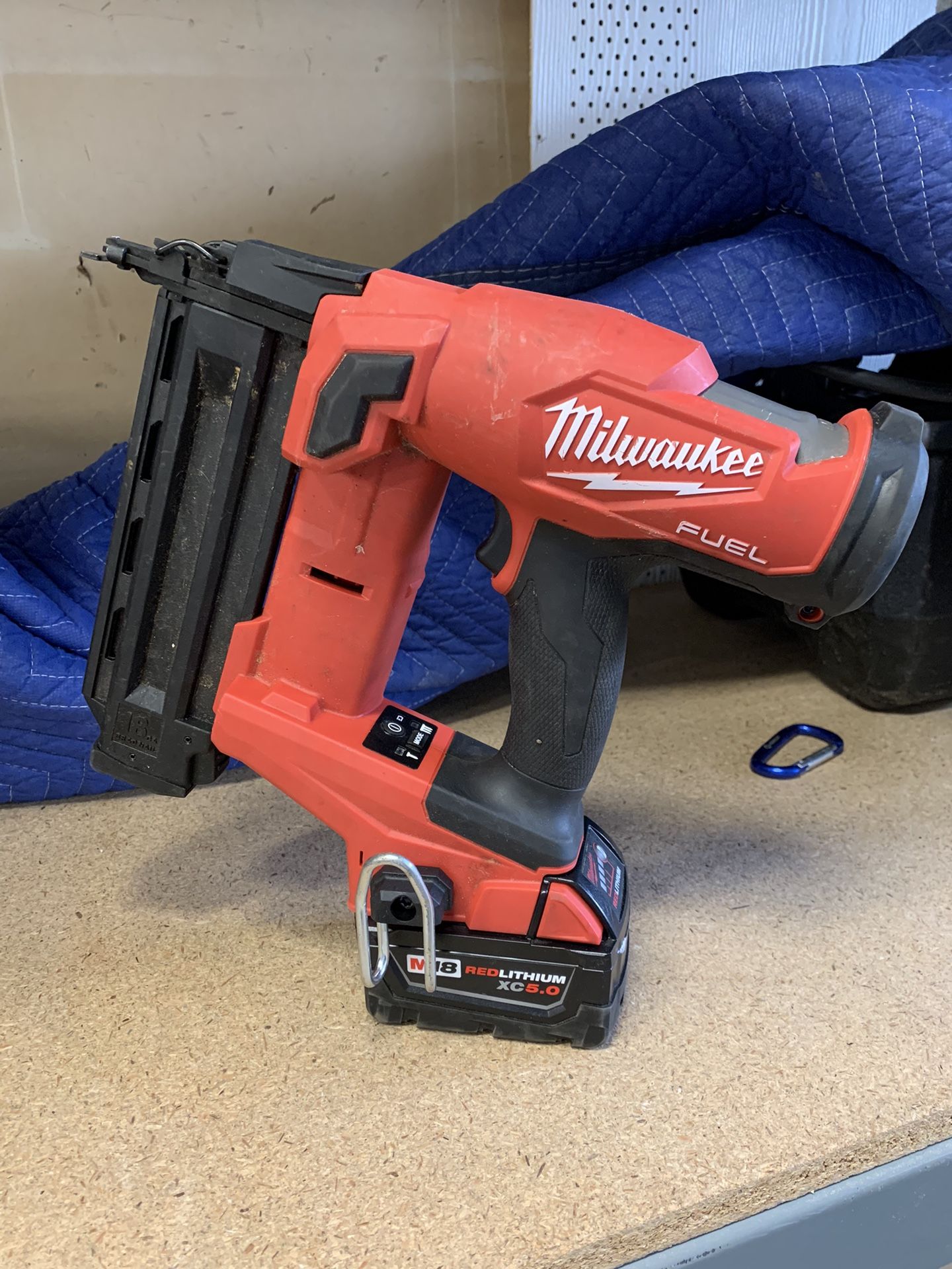 Milwaukee M18 FUEL 18-Volt Lithium-Ion Brushless (2746-20) Cordless 18-Gauge Brad Nailer With Battery