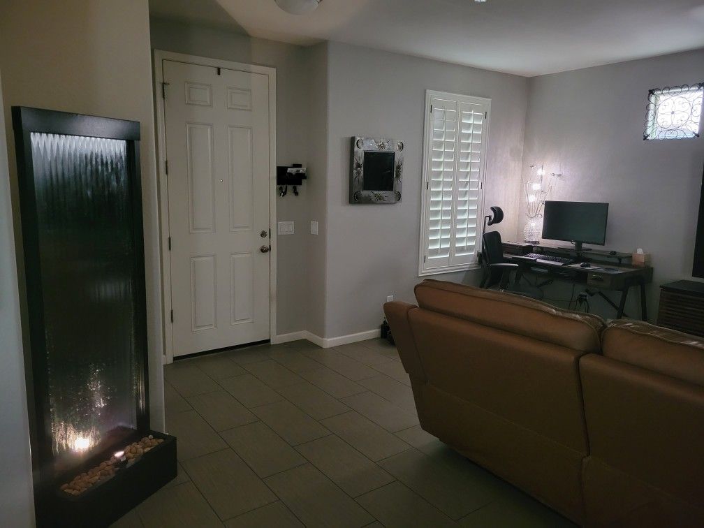 Beautiful Rhen Leather Dual Power Reclining Sofa + Battery!