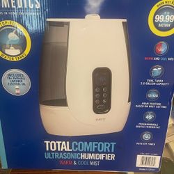 2 humidifiers (brand new I'm box)