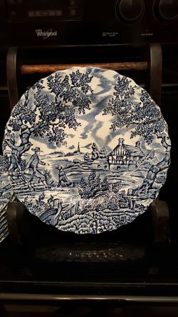 Beautiful Vintage Franciscan 'The Hunter' Dessert Plates