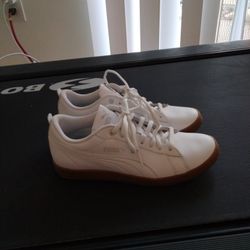 White Pumas 5 1/2 