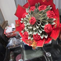 Graduation Mony Bouquet has $50