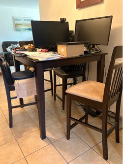 Dining Room Table w chairs-Available 7/25/26