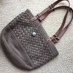THE SAK HANDBAG TOUPE W/BROWN LEATHER STRAPS.  CLEAN AND EX. COND.   LIKE NEW. 12”X 15” $20