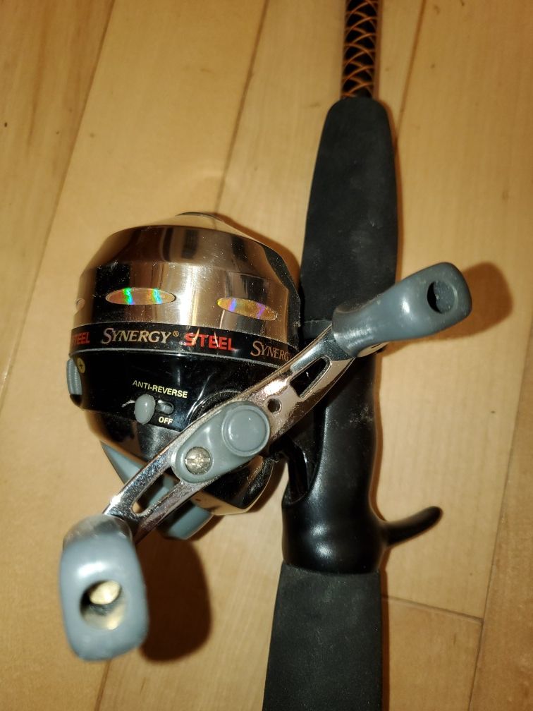 Shakespeare synergy spin cast reel and ugly stik fishing rod