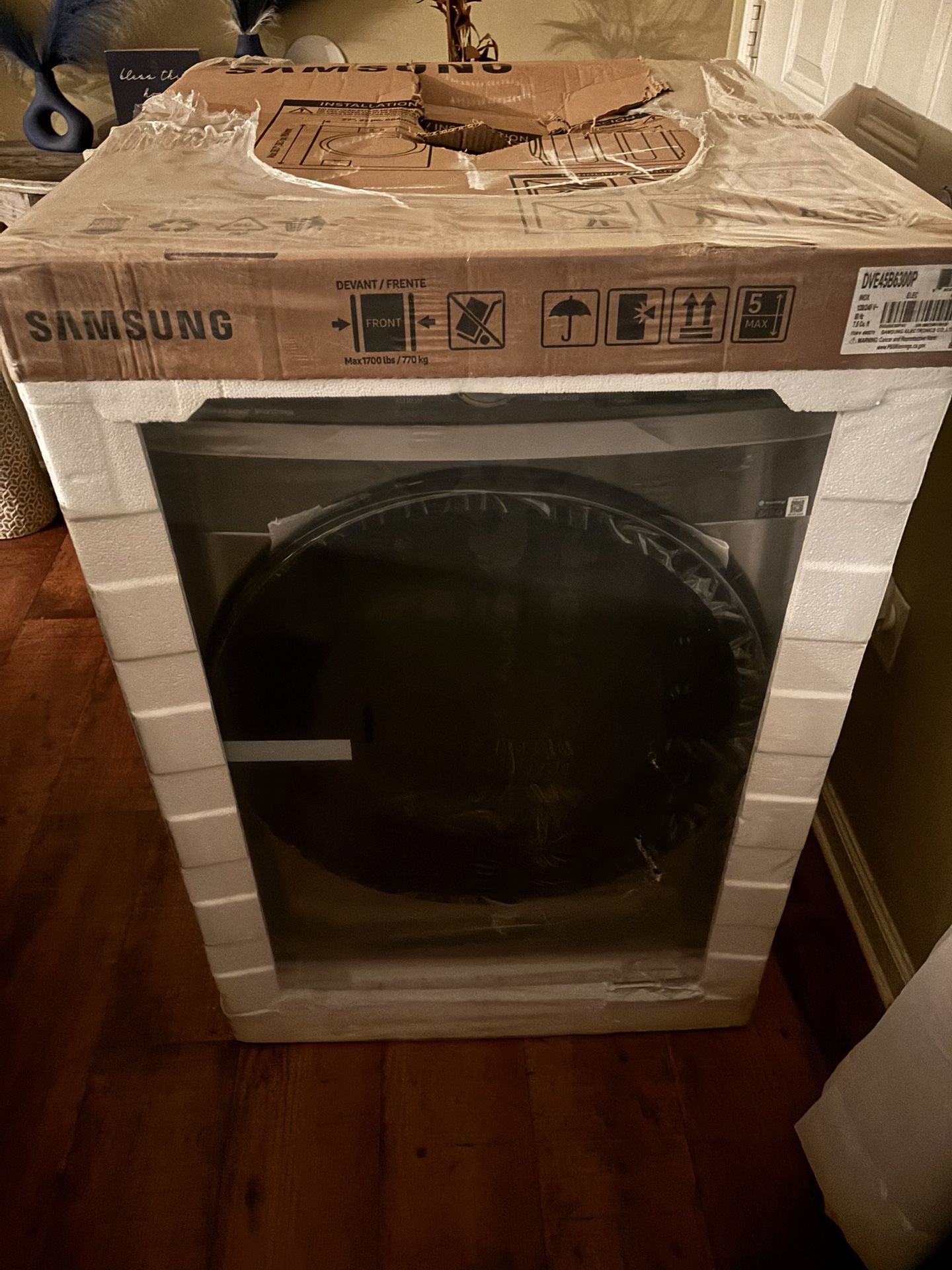 Selling a brand new Samsung Dryer still in the original box never opened never used