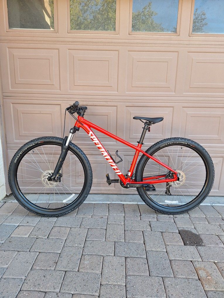 SPECIALIZED ROCKHOPPER SPORT 29 ER MOUNTAIN BIKE LIKE NEW ( CHECK MY OTHER BIKES)