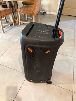 indoor speaker with a rechargeable battery portable and very good condition works very good Jbl 310 outdoor indoor speaker with a rechargeable battery
