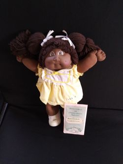New cabbage patch doll 1 bought it back in1985 comes with birth certificate 100.00