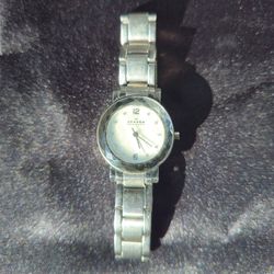 Elegant Skagen Denmark Silver-Tone Women’s Watch - Faceted Bezel - NEW BATTERY