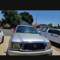 01-04 Toyota tacoma head lights