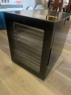 Food dehydrator