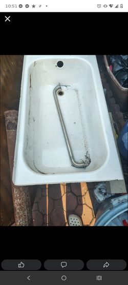 Metal bathtub