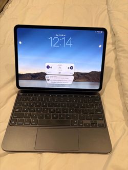 M5 iPad Pro 11” Silver 256 GB + Cellular and Magic Keyboard