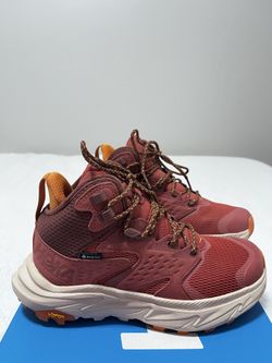 Brand new Hoka Anacapa 2 mid GTX hiking shoes. Size 5.5
