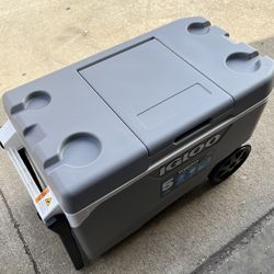 Igloo MaxCold Latitude  Cooler, 90 Quart, Gray