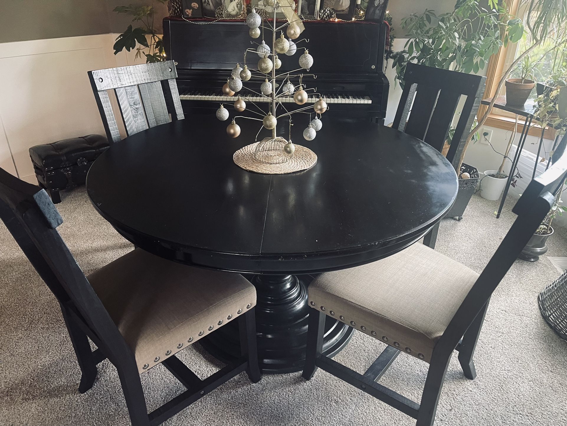 Diningroom Table With Chairs