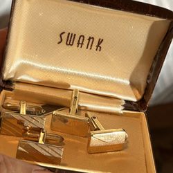 Vintage Two Pairs Of Gold Colored Cufflinks In Original Box