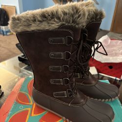 (Nov26)still on Sell Women Snow Boots(Yuv),bought But never Used still For