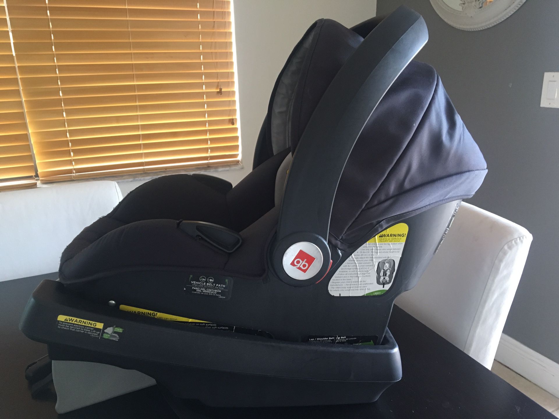 GB infant car seat, new/mint condition!! $35 great deal!!