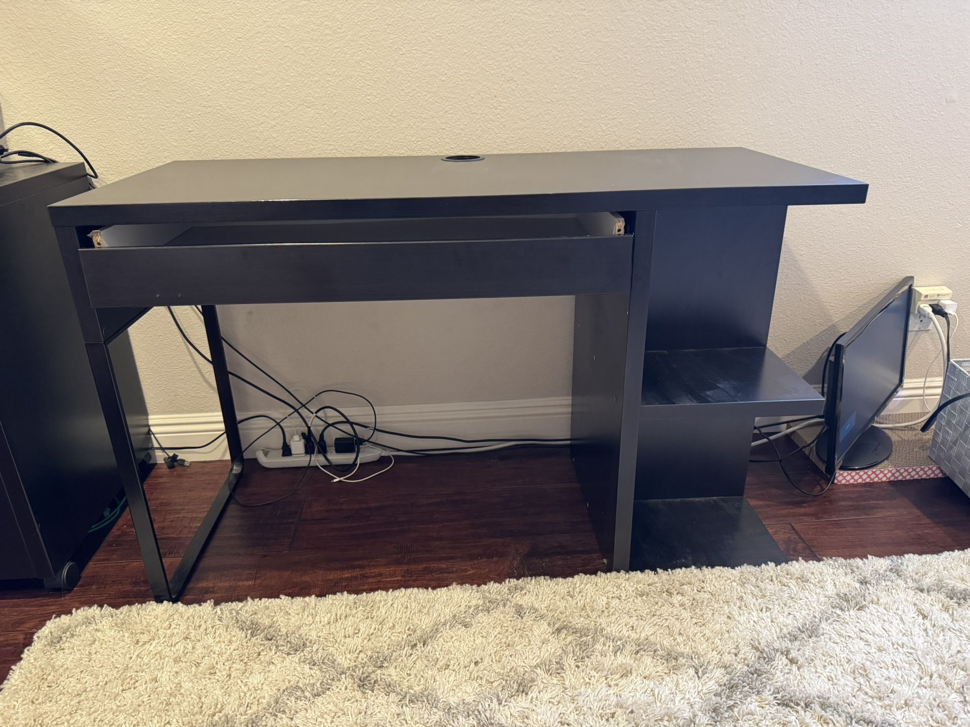 Black Office Desk With Bookshelves