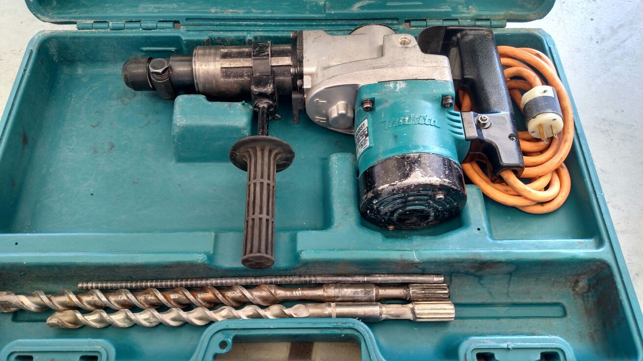 Makita HR3851 10 AMP 1-1/2 INCH SPINE ROTARY HAMMER