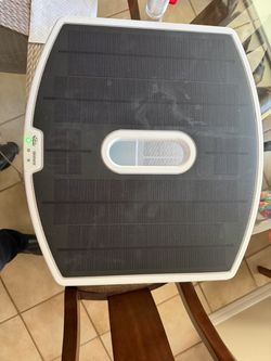 Dolphin Skimmi floating solar skimmer